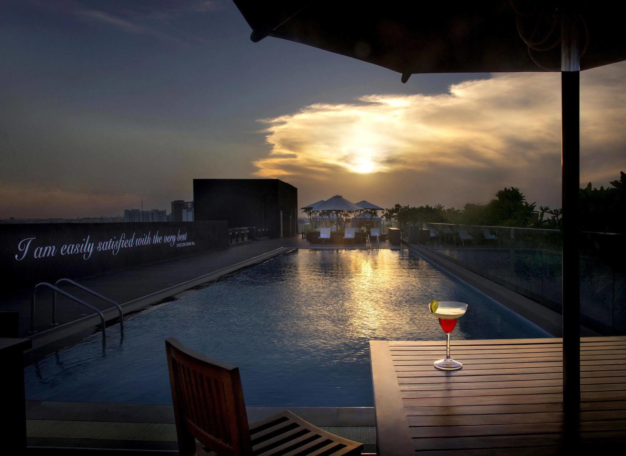 The Waverly Hotel & Residences Bangalore Ngoại thất bức ảnh
